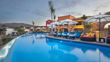 3 outdoor pools, pool umbrellas, sun loungers