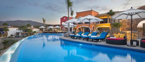 3 utomhuspooler, parasoller och solstolar