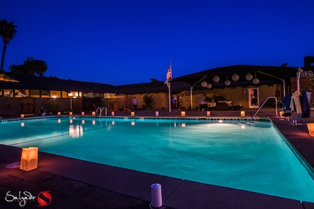 Outdoor pool, sun loungers