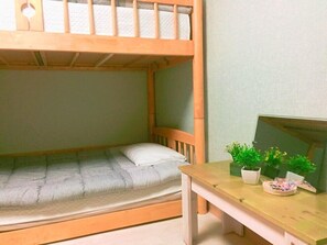 共用宿舍, 僅限女士 (Exclude Korean market) | 浴室 | 淋浴設備、免費盥洗用品、吹風機、毛巾