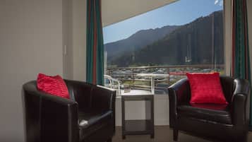 Studio, Bay View | 1 bedroom, iron/ironing board, free WiFi, bed sheets