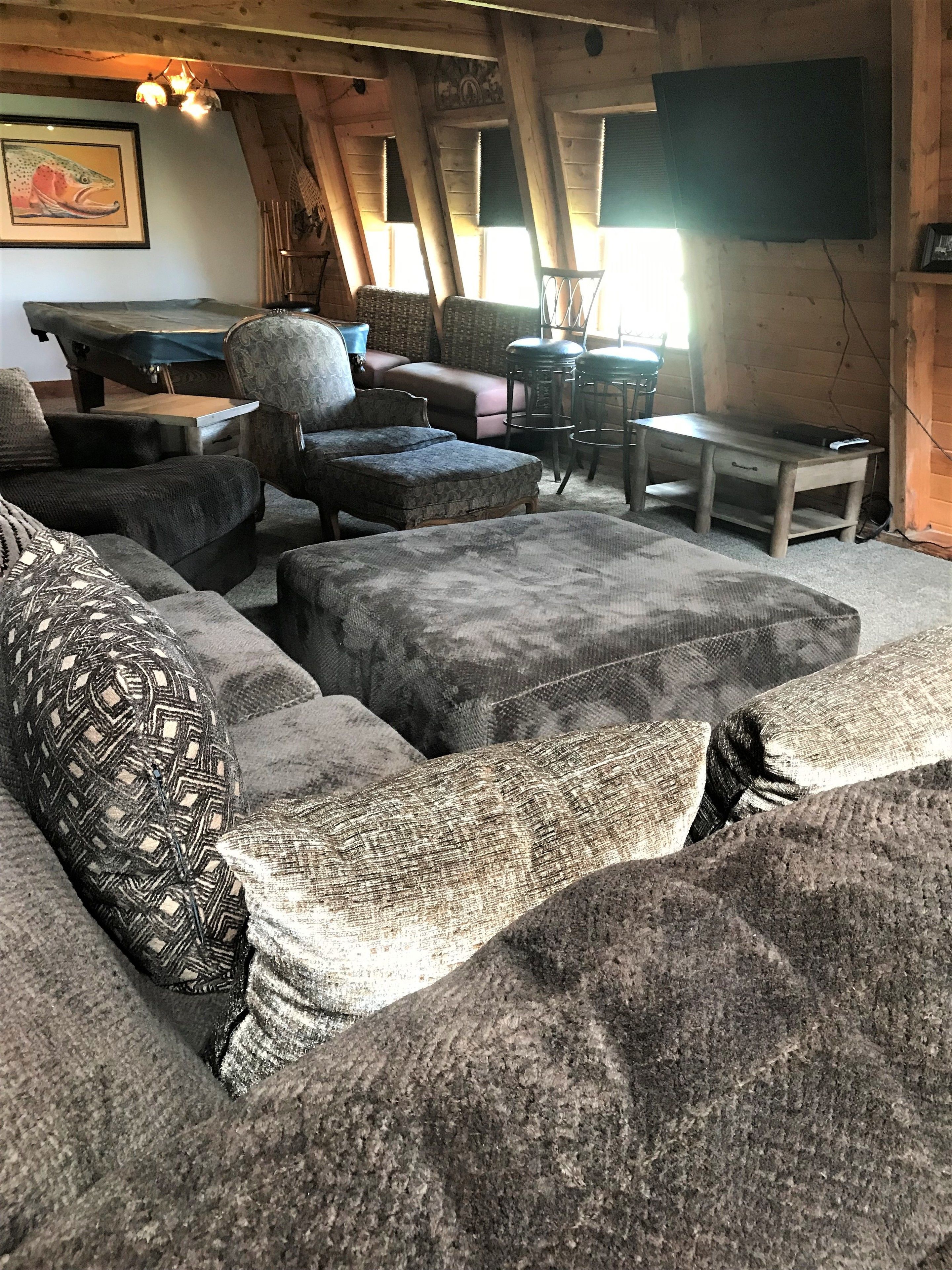 Familiehytte, flere senger, kjøkken | Oppholdsområde | En 32-tommers smart-TV med Parabol-TV samt TV