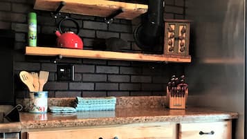 Family Cabin, Multiple Beds, Kitchen | Private kitchen | Microwave, coffee/tea maker