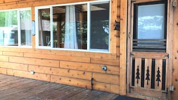 Perhemökki, useita sänkyjä, keittiö | Terassi/patio