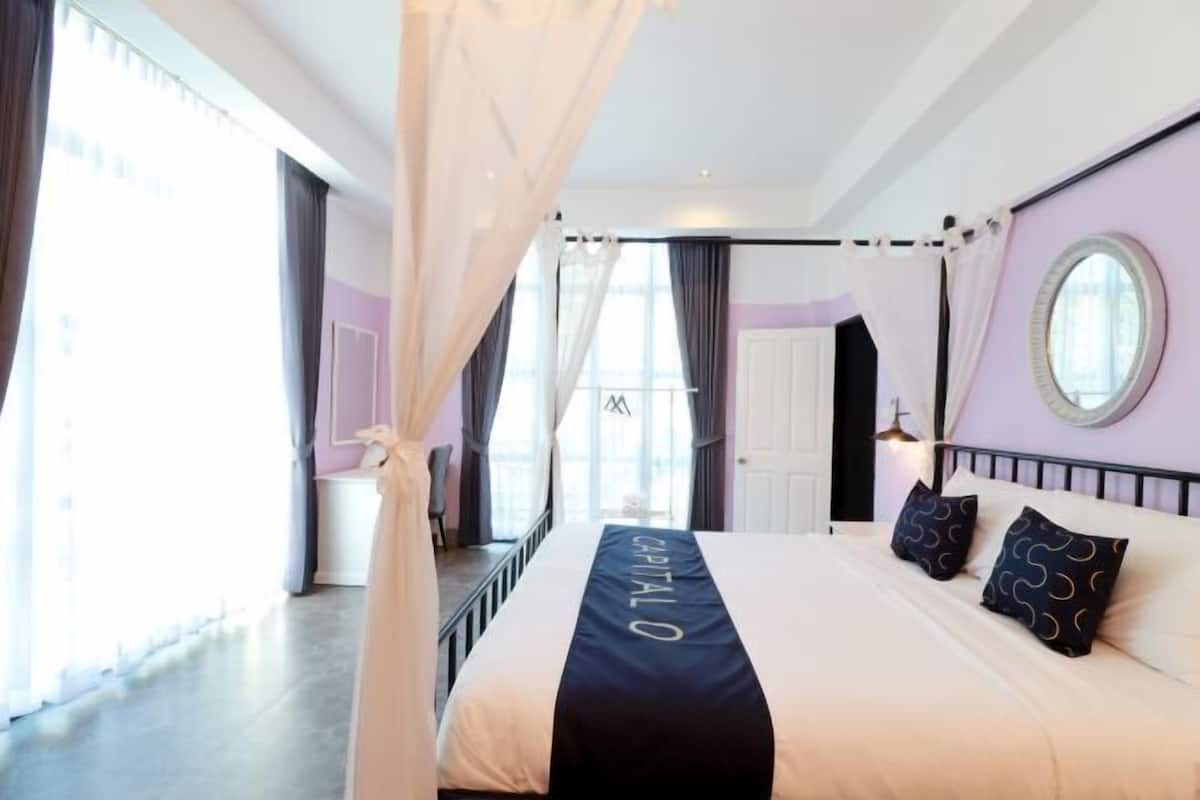 Desk, WiFi (free), bed sheets