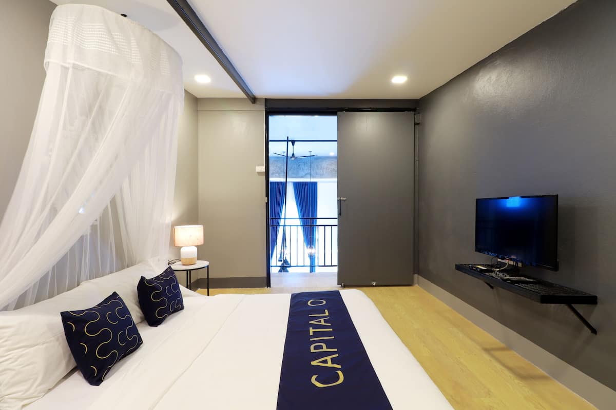 Suite, 2 Bedrooms | Desk, WiFi (free), bed sheets