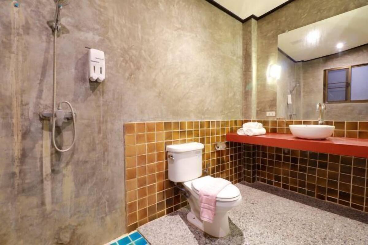 Bathroom | Free toiletries, hair dryer, slippers, towels