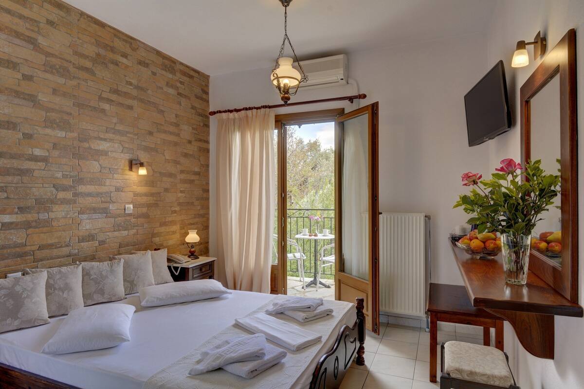 design double room | in-room safe, individually decorated, individually furnished