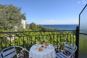 Romantic Room | Balcony