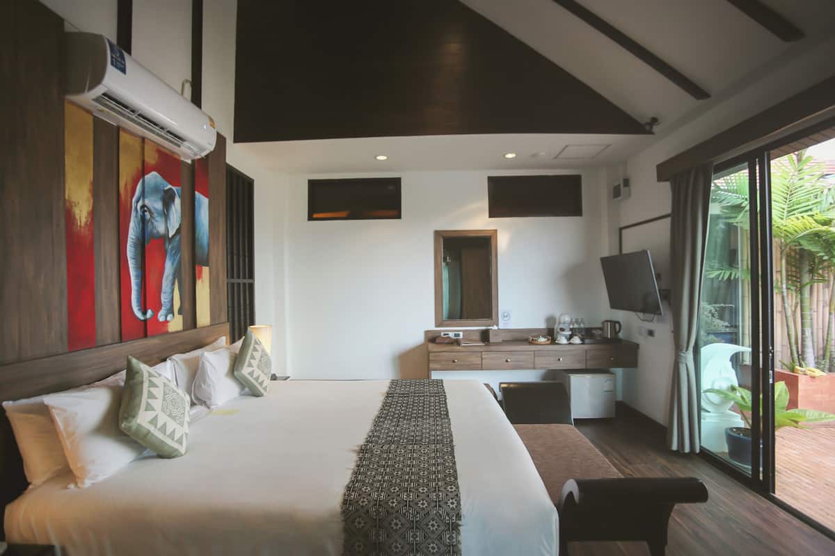 Oriental Suite | Premium bedding, in-room safe, desk, laptop workspace