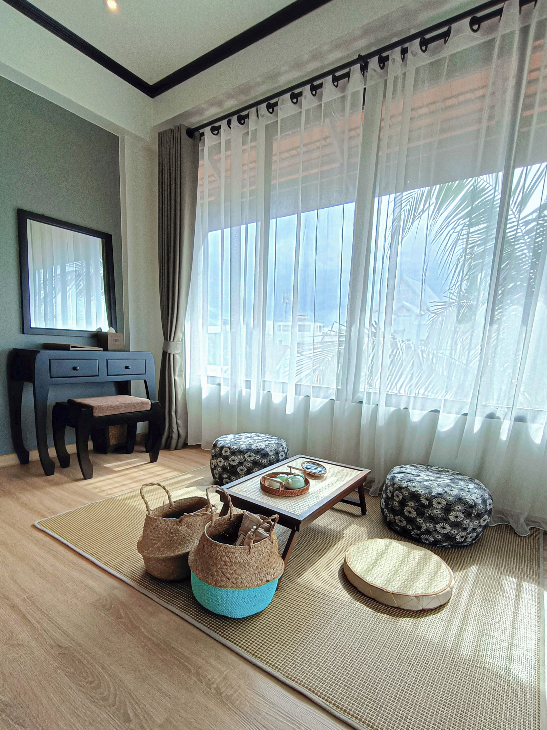 Deluxe Pool View | Premium bedding, in-room safe, desk, laptop workspace