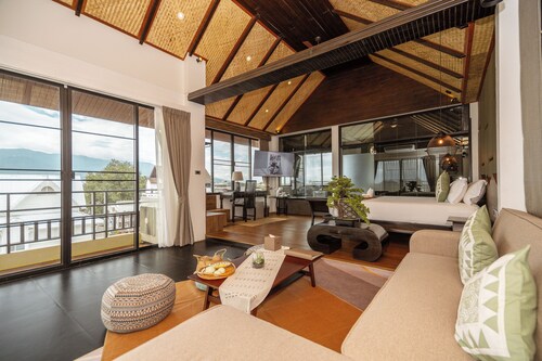 THEE Kashatharn by TH District