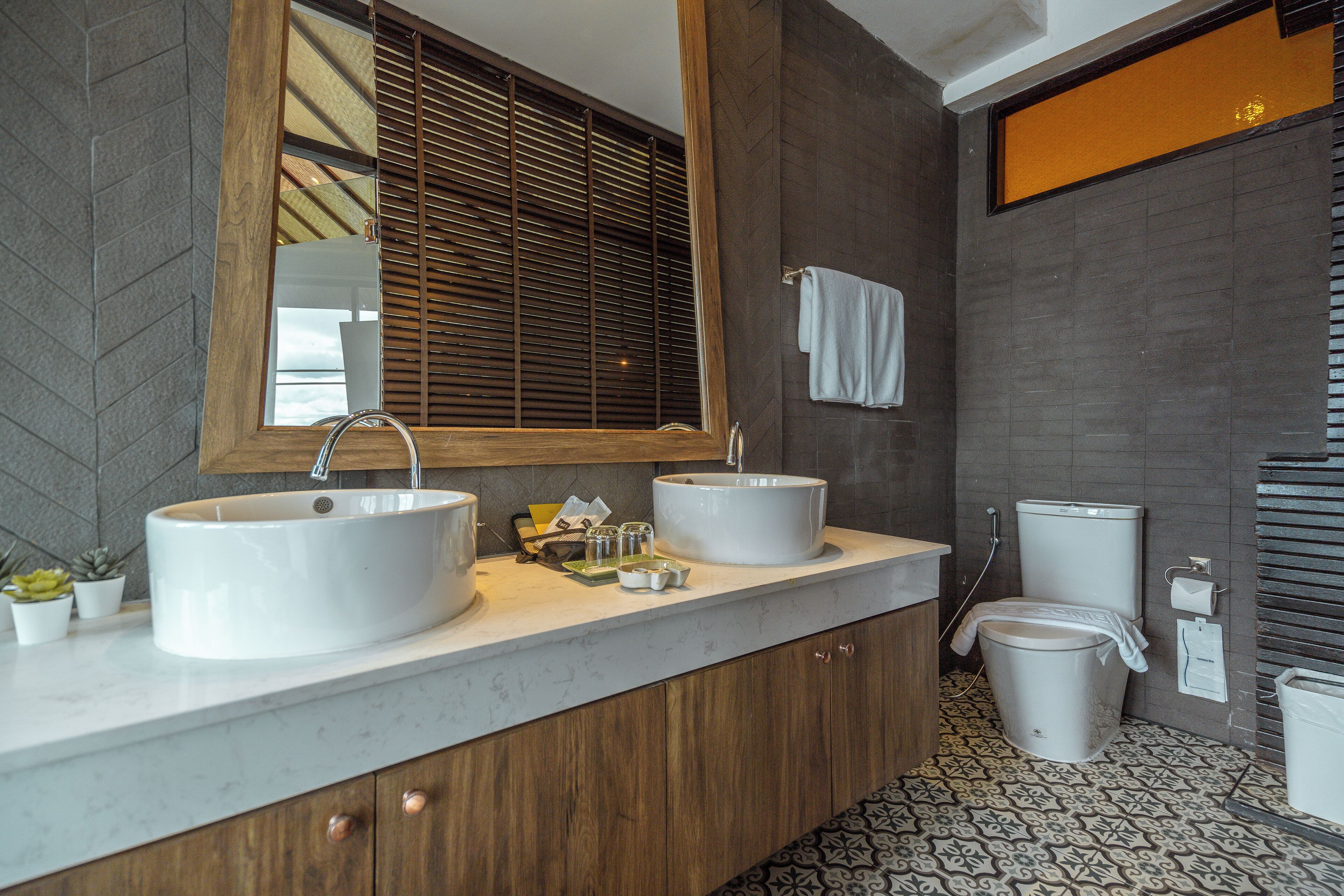 Photo - THEE Kashatharn by TH District