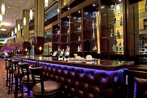 2 bars/lounges, lobby lounge