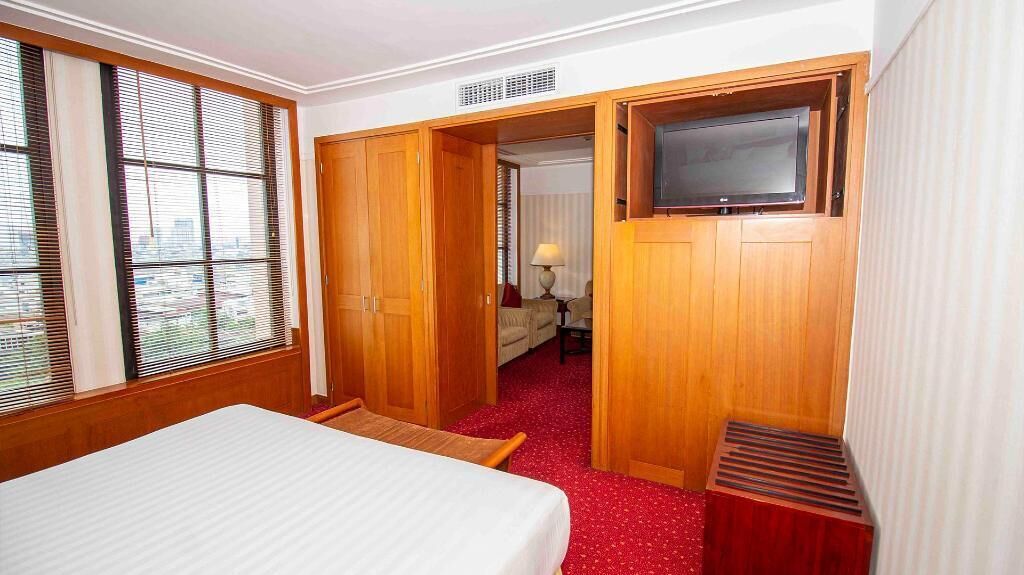 Minibar, in-room safe, desk, soundproofing