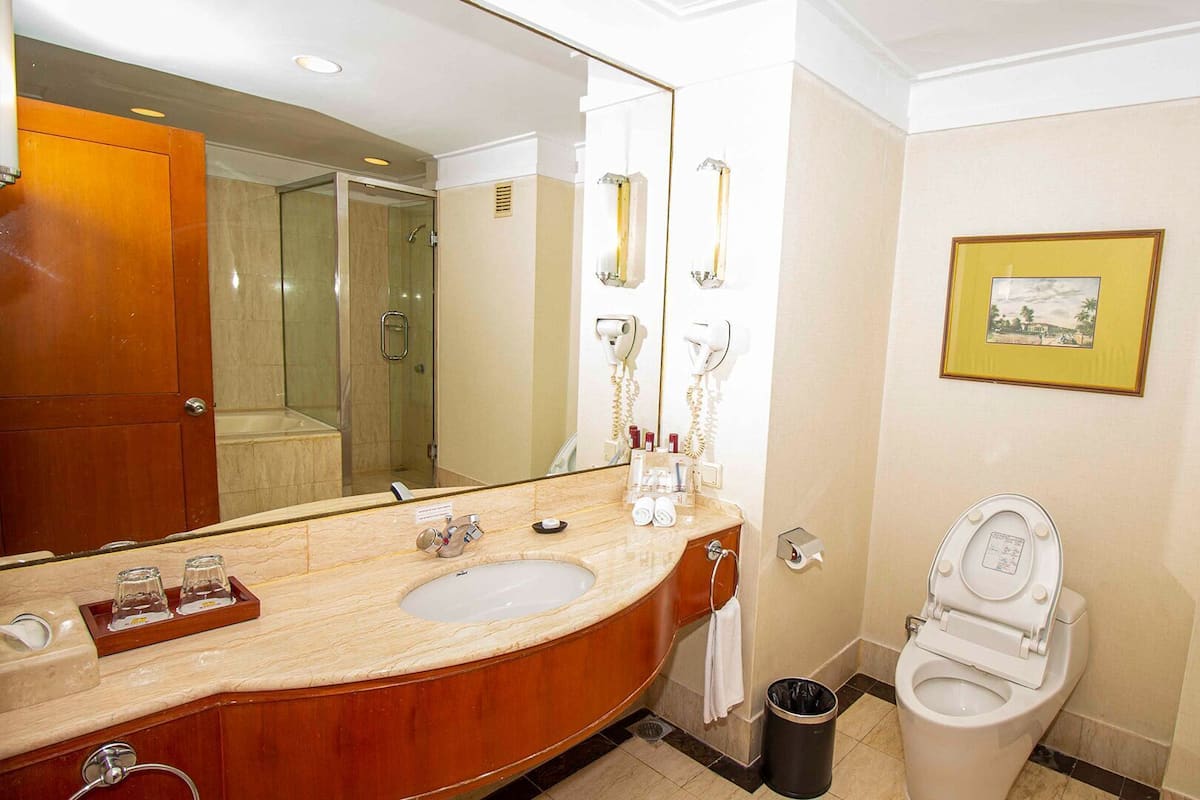 Baño | Ducha y bañera combinadas y bañera profunda