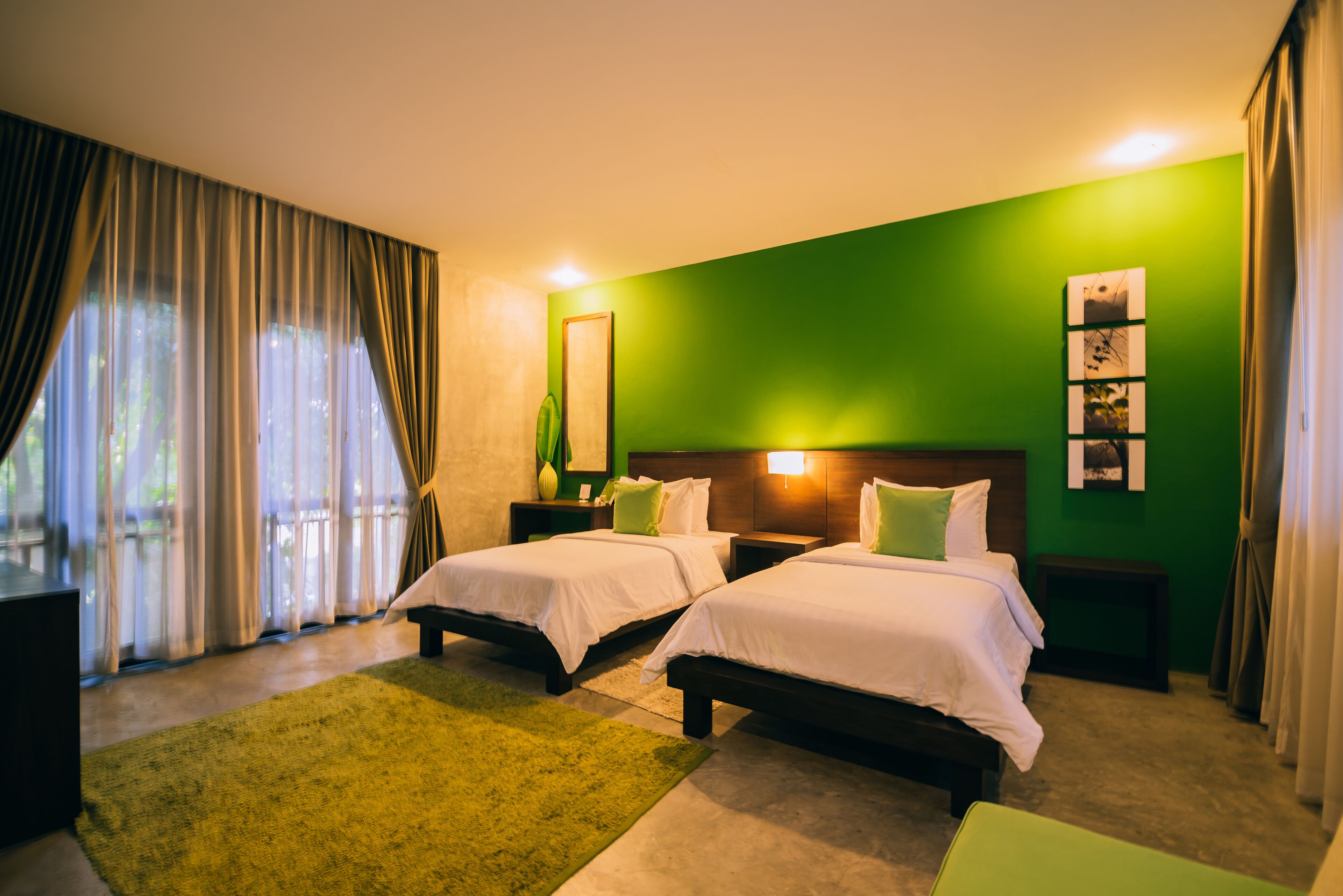 deluxe twin room | 1 bedroom, minibar, in-room safe, desk