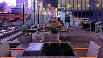 Tempat makan outdoor