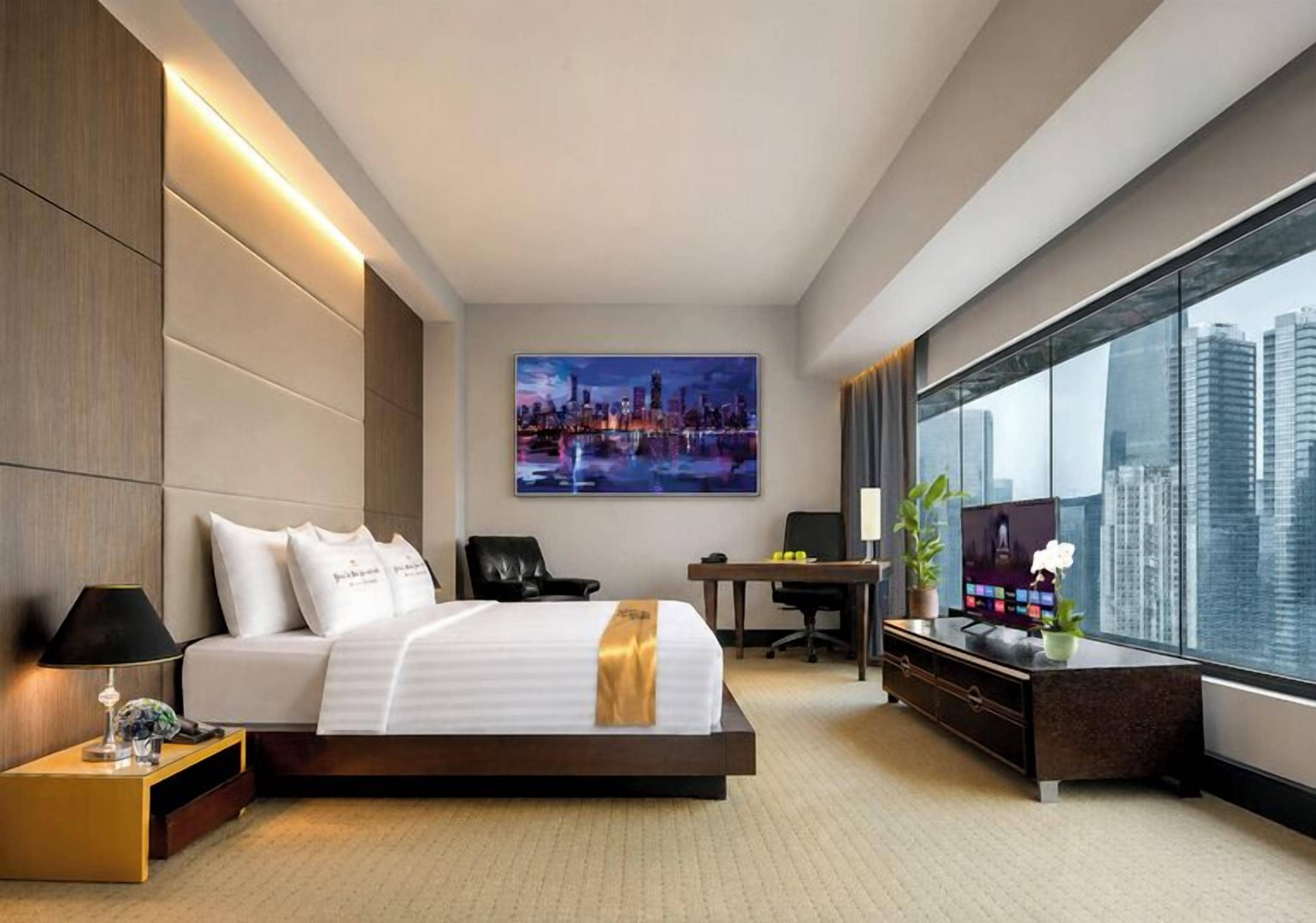Manhattan Suite | Minibar, in-room safe, desk, iron/ironing board (on request)