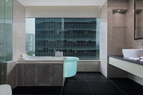 Mars & Venus Suite | Minibar, in-room safe, desk, iron/ironing board