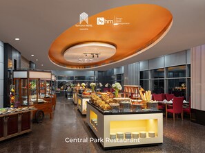 Daily full breakfast for a fee - Manhattan Hotel Jakarta (Jakarta)