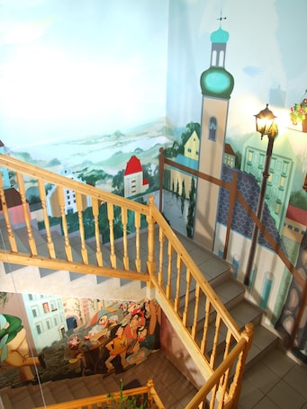 Escaleras. Hotel Gasthof Goldener Hahn