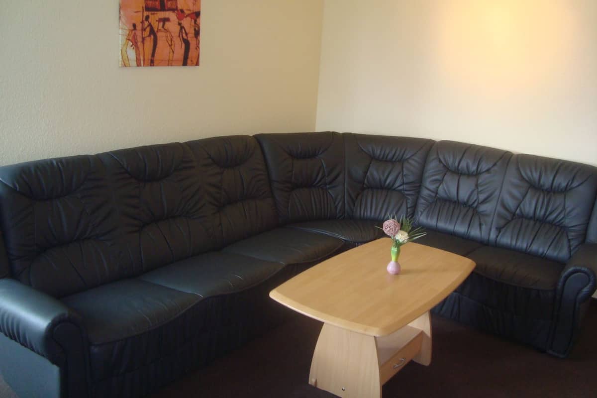 Comfort driepersoonskamer | Individueel gemeubileerd, een bureau, geluiddichte muren