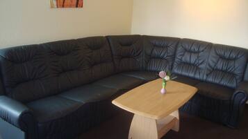 Comfort Triple Room | Individually furnished, desk, soundproofing, free cribs/infant beds