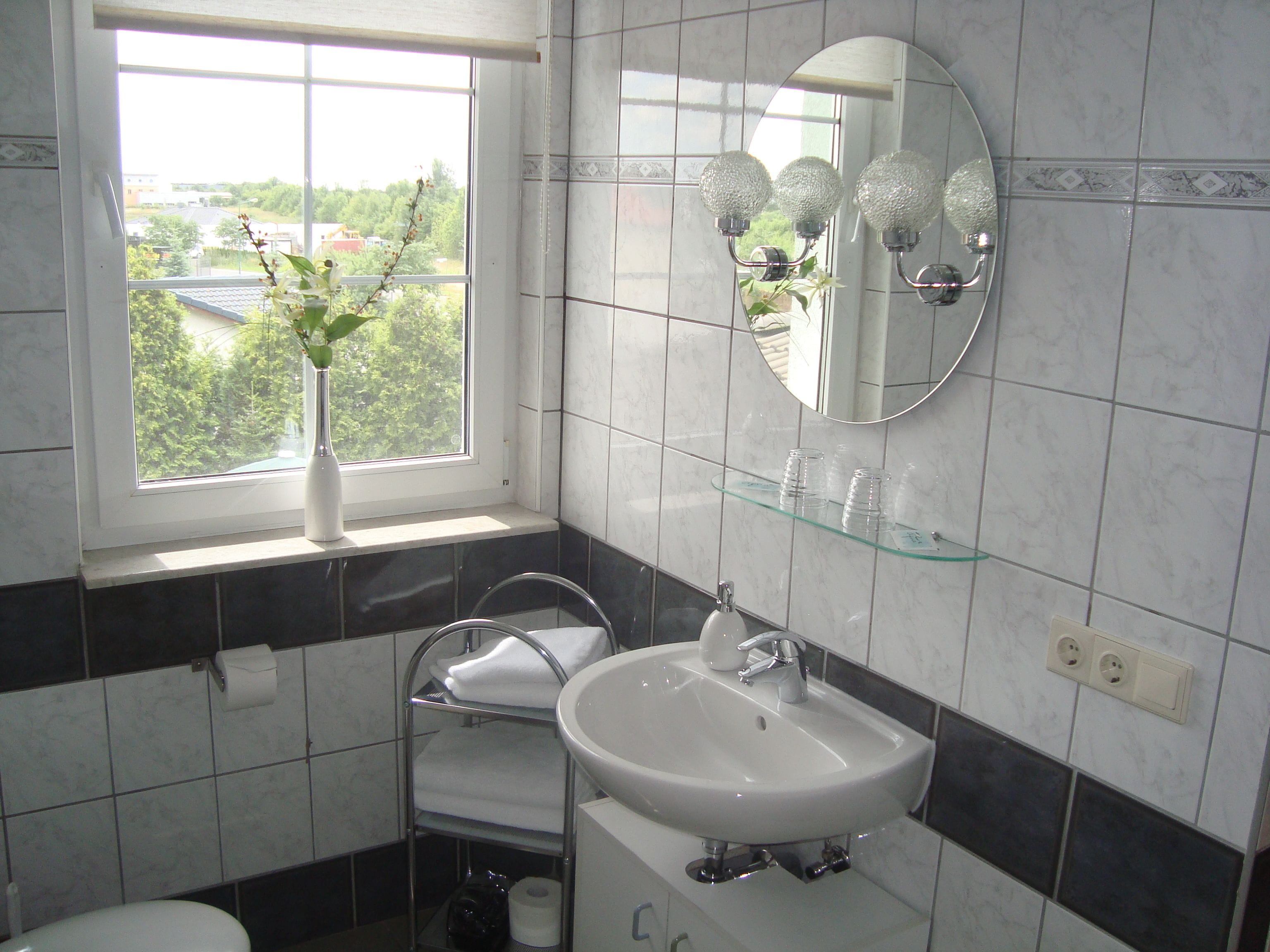 comfort triple room | individually furnished, desk, soundproofing, free cots/infant beds