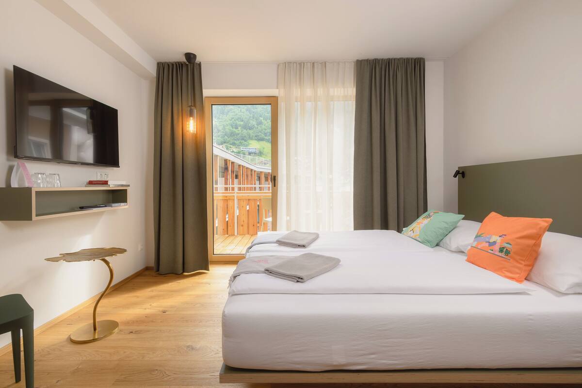 Habitación exclusiva doble | Ropa de cama de alta calidad, caja fuerte, tabla de planchar con plancha