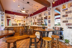 3 bars/lounges, poolside bar - Baanpong Lodge (San Kamphaeng)