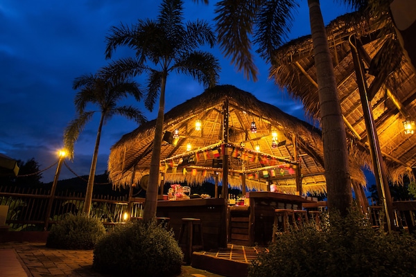 3 bars/lounges, poolside bar