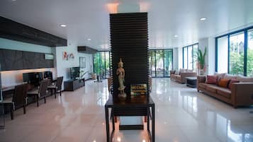 Lobby lounge