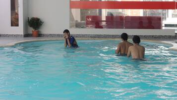 Kolam renang tertutup, payung kolam