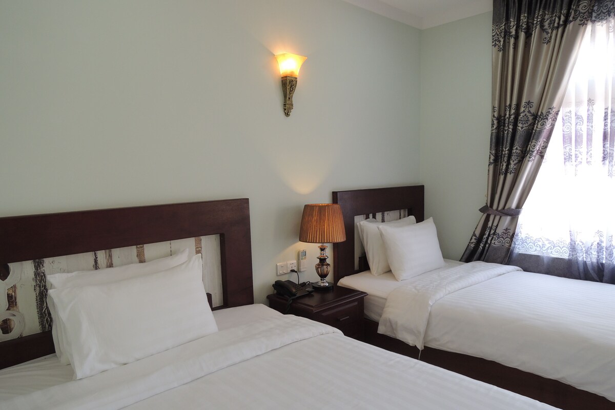  Executive Suite  | Pillow-top beds, free minibar items, in-room safe