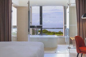 Premier King Room with Ocean View - Lakeshore Hotel Hualien (Hualien City)