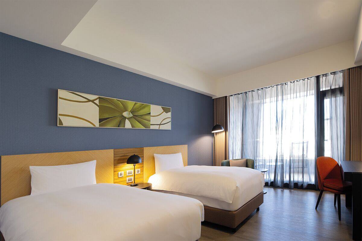 Deluxe Twin Room  | Down duvets, desk, laptop workspace, blackout curtains