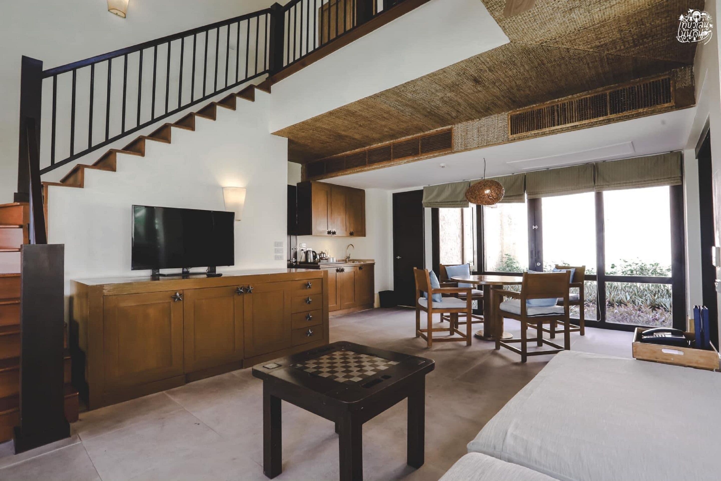 duplex, 1 bedroom, non smoking, balcony | living area | flat-screen tv, dvd player, ipod dock