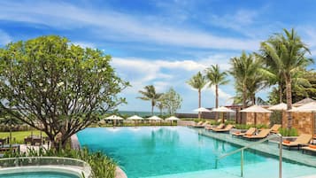 Outdoor pool, pool umbrellas, sun loungers