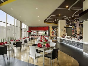 Breakfast, lunch and dinner served  - ibis Surabaya City Center (Surabaya)