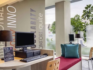 Business center - ibis Surabaya City Center (Surabaya)