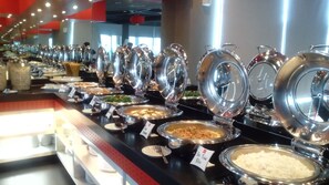 Petit déjeuner buffet servi tous les jours en supplément