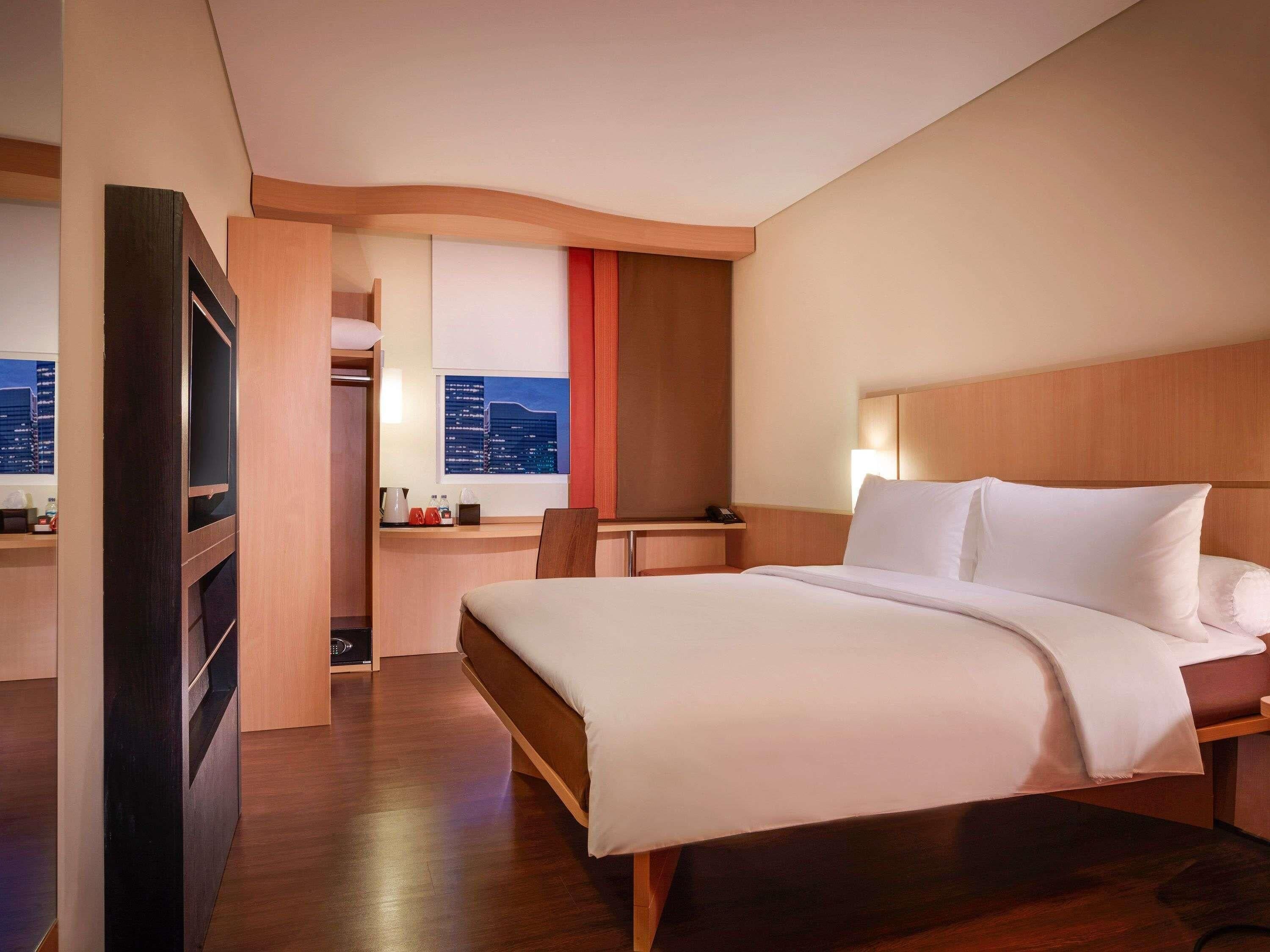 In-room safe, desk, laptop workspace, blackout curtains