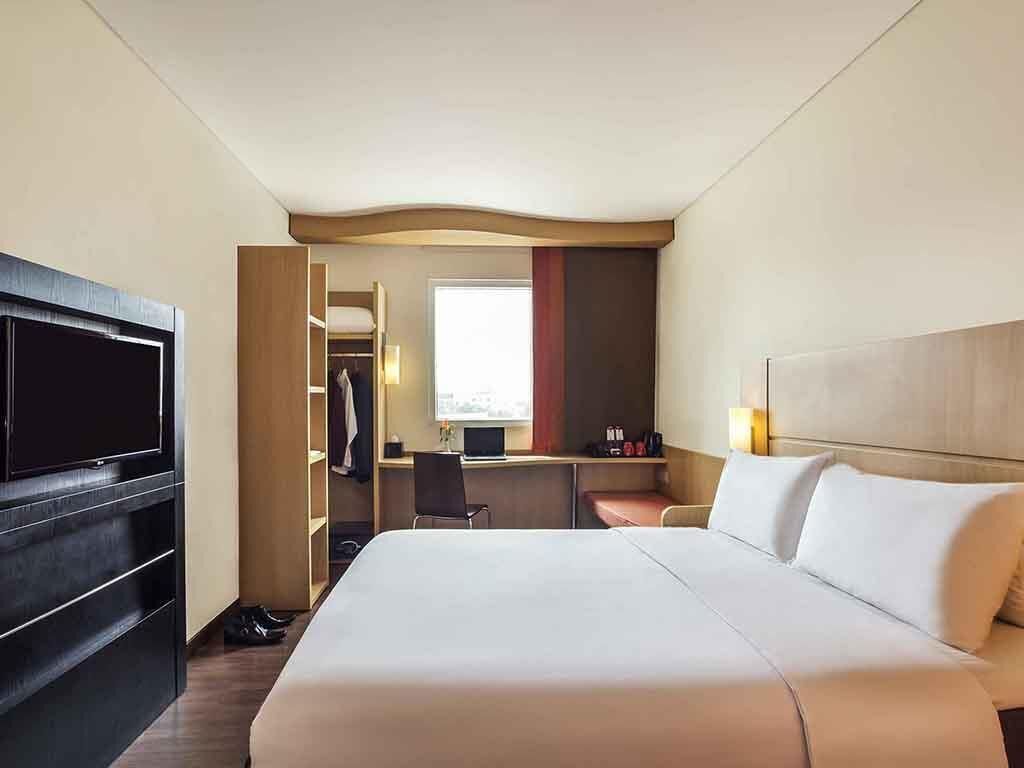 In-room safe, desk, laptop workspace, blackout curtains