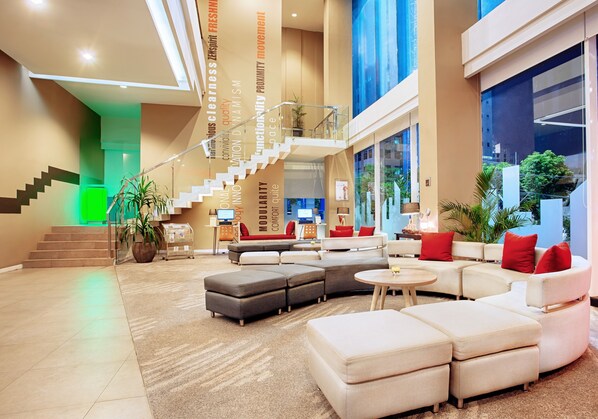 Lobby sitting area - ibis Surabaya City Center (Surabaya)