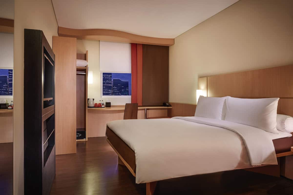In-room safe, desk, laptop workspace, blackout drapes