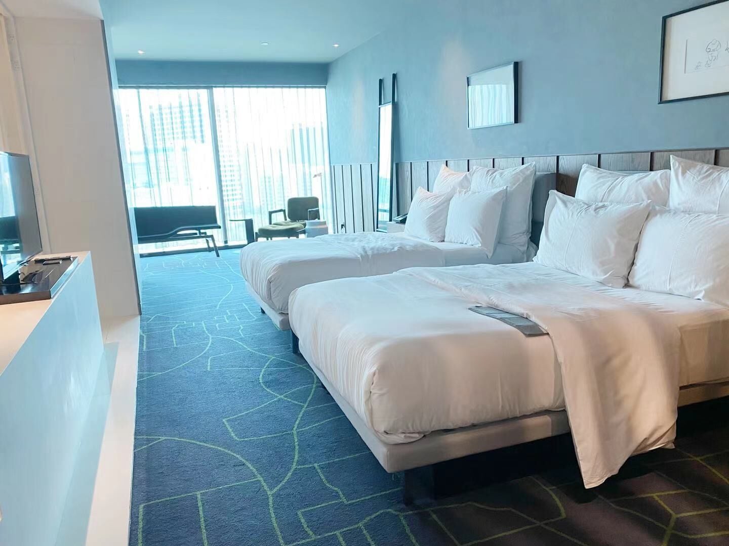 ミニバー、セーフティボックス (室内)、客室ごとに異なるインテリア、デスク