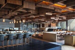 3 restaurants, lunch, dinner served; Japanese cuisine 