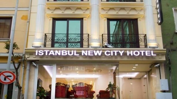 A multi-story building with a sign reading "ISTANBUL NEW CITY HOTEL". - New City Hotel (Istanbul)