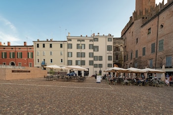 Hotel dei Gonzaga , Mantegna Hotels